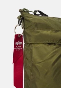 Alpha Industries Label Helmet Bag Unisex - Sac Bandoulière - Dark Olive -Vêtements Boutique 01c34f335372404f8c9f8a922058d8fb