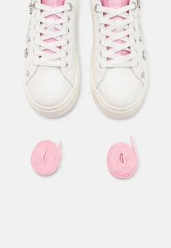 Barbie X Aldo Sneakers - Baskets Basses - Pink -Vêtements Boutique 1571575ebb5548409492fb6d1af3638c