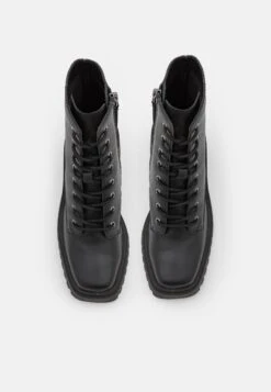 Steve Madden Bottines - Black -Vêtements Boutique 214224c1e4aa4493abaafa241794f85d