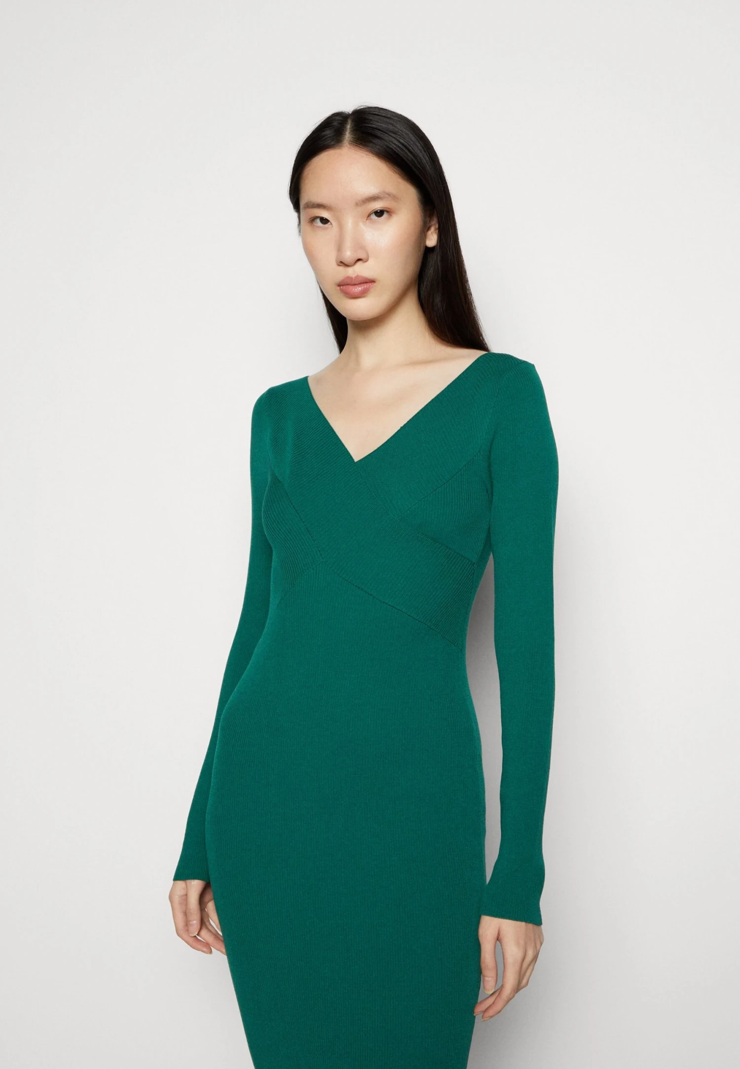 Anna Field V Ausschnitt Bodycon Midi Strickkleid - Robe Fourreau - Green 6 Anna Field V Ausschnitt Bodycon Midi Strickkleid - Robe Fourreau - Green – Image 4