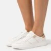 Ugg Alameda Lace - Baskets Basses - Bright White 2 Ugg Alameda Lace - Baskets Basses - Bright White -Vêtements Boutique 2c3d24d739e04d8aa58d9b1f94e8d2bb