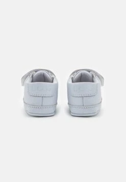 BOSS Kidswear Slippers - Cadeau De Naissance - Pale Blue -Vêtements Boutique 3a7743218f1b4315a09046b28899e937