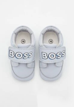 BOSS Kidswear Slippers - Cadeau De Naissance - Pale Blue -Vêtements Boutique 406e590f409045849275c1a2f4aae9eb