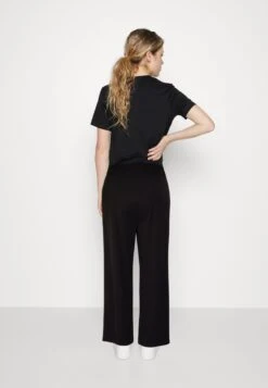 Even&Odd Tailored Wide Leg Culotte - Pantalon Classique - Black -Vêtements Boutique 5650d987be224bf692956f0b8687808b