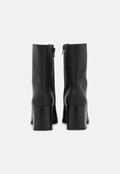 Monki Bottines - Black Dark -Vêtements Boutique 5f5300a76aa04964b82419f7f15bddfe