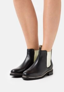 Les Tropéziennes Par M Belarbi Micky - Boots À Talons - Noir/Or 12 Les Tropéziennes Par M Belarbi Micky - Boots À Talons - Noir/Or -Vêtements Boutique 6f4e8e7070ed4e7cb32147cb2d1c9751