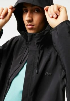Lacoste Veste Légère - Noir -Vêtements Boutique 6fe8bdd3799f4bbc8daf24f28e43073d