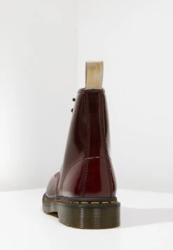 Dr. Martens Winchester Ii Boot 1460 Vegan - Bottines À Lacets - Cherry 11 Dr. Martens Winchester Ii Boot 1460 Vegan - Bottines À Lacets - Cherry -Vêtements Boutique 755c08d56bda4a5eba7a2316d348f0cf