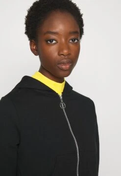 Even&Odd Sweat Zippé - Black -Vêtements Boutique 7bbda7e26c574ebdab9650a38dd1604e