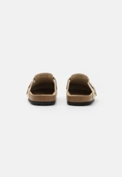 Pier One Leather Unisex - Chaussons - Beige -Vêtements Boutique 7fc4209f0b9d443b96717beece6deee4