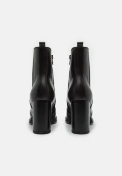 Leather - Bottines À Talons Hauts - Black 11 Leather - Bottines À Talons Hauts - Black -Vêtements Boutique 8285c3f6f7d94045bb79e27db56d5a46