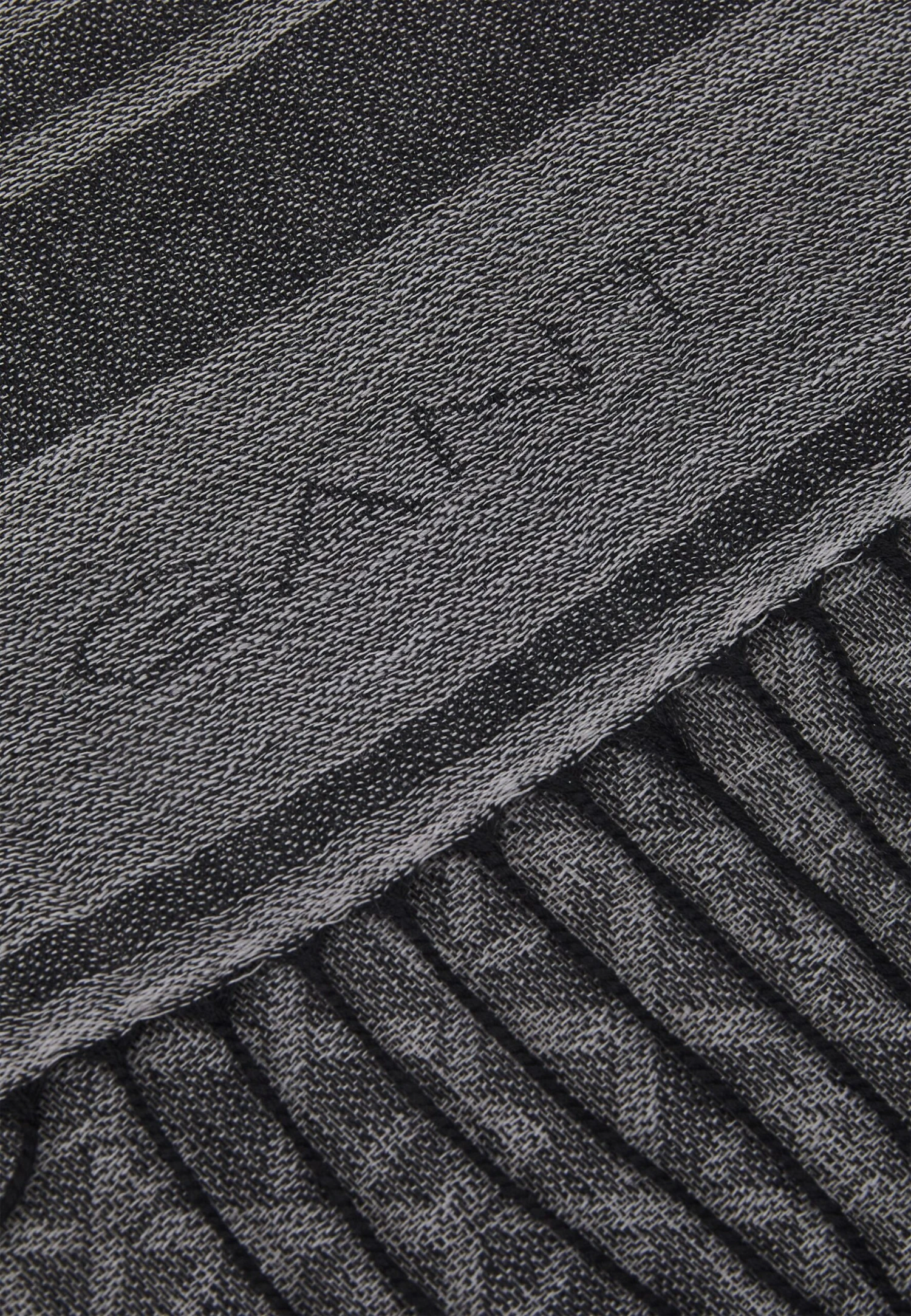 Gant Graphic Scarf - Écharpe - Ebony Black 5 Gant Graphic Scarf - Écharpe - Ebony Black – Image 3