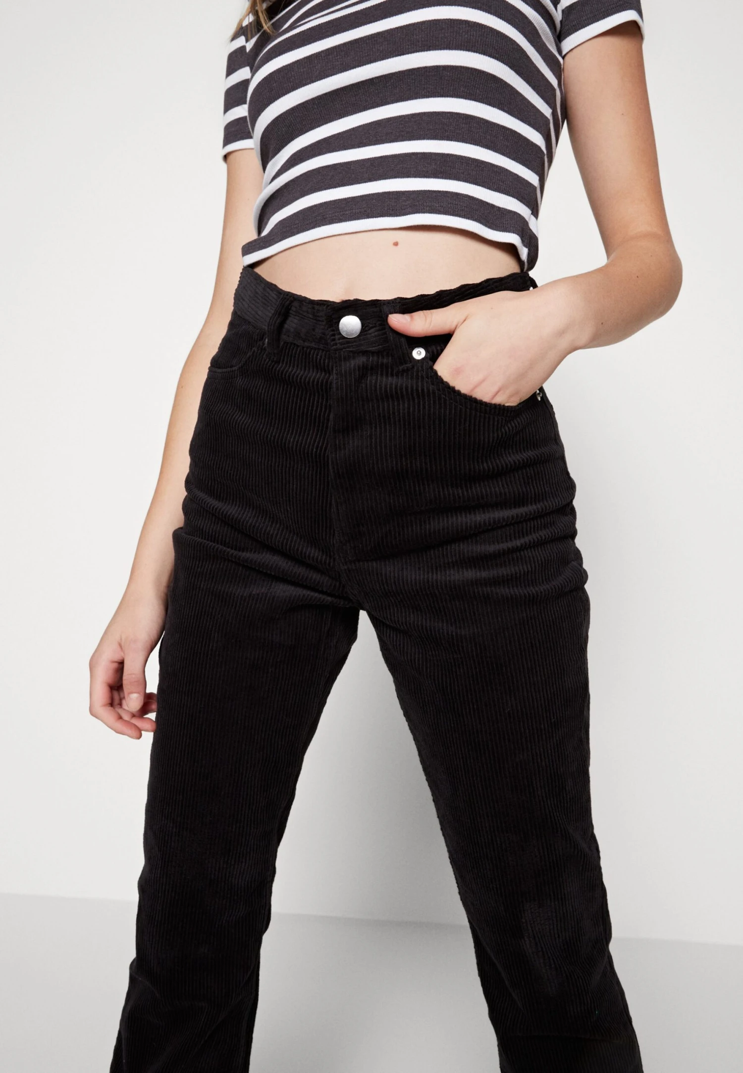 Monki Pantalon Classique - Black Dark 6 Monki Pantalon Classique - Black Dark – Image 4