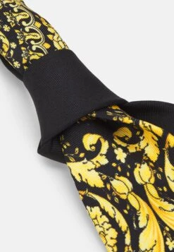 Versace Shovel Twill Barocco - Cravate - Black+Gold -Vêtements Boutique a88f1a0e77a44a72bef41d4a6c6d1fcf