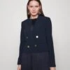 MICHAEL Michael Kors Fitted Db Crop Blazer - Blazer - Midnightblue 2 MICHAEL Michael Kors Fitted Db Crop Blazer - Blazer - Midnightblue -Vêtements Boutique c305c8bd6f504c969422b6d2098aef89