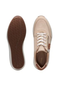 Clarks Baskets Basses - Off White -Vêtements Boutique c8ed66171a67416591d3a5f2afbbba22