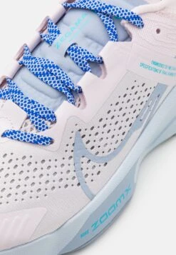 Nike Performance Zoomx Zegama - Chaussures De Running - Pearl Pink/Blue Whisper/Coconut Milk/Baltic Blue/Football Grey -Vêtements Boutique cf5feacb73c04e988c0127952764003d
