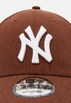 NEW ERA Unisex - Casquette - Bordeaux -Vêtements Boutique d4241b55e9594584b76ba32e68216552