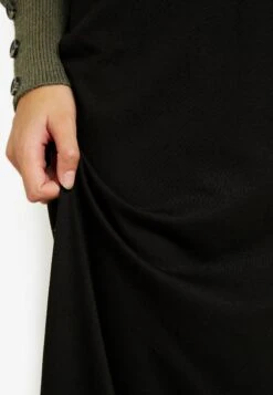 Jupe Longue - Black -Vêtements Boutique e3e924a5764c4615a5521ba33d9fb165