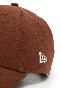 NEW ERA Unisex - Casquette - Bordeaux -Vêtements Boutique fcd495f165324b28ad0811d8871d2e71